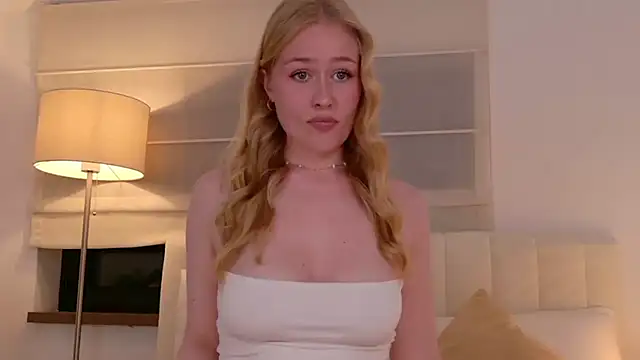 JuliaJaee online show from 04.21.26
