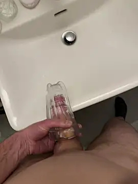 Snapshot of oneeight28 chatting on 01.12.26 oneeight28 online show from 01.12.26