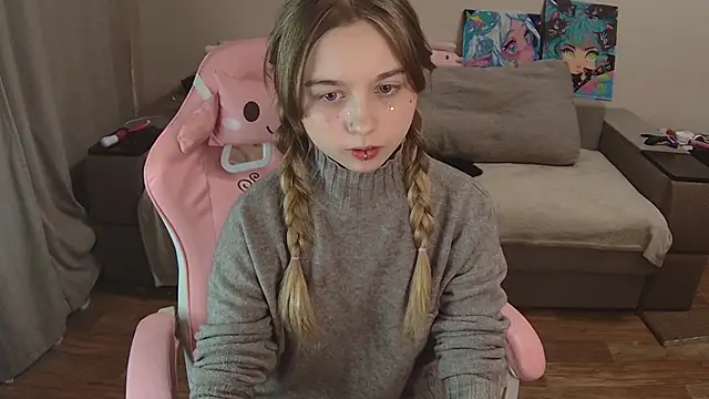 Snapshot of Olivka_Grr chatting on 11.22.25 Olivka Grr online show from 11.22.25