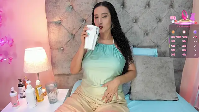 Holyjacky  online show from 03.18.25