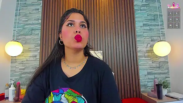 Snapshot of alannavidal chatting on 11.05.25 alannavidal online show from 11.05.25