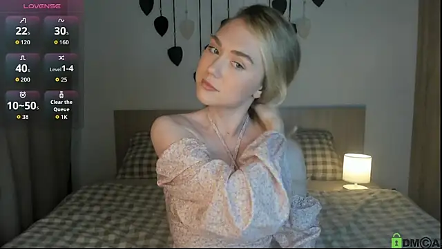 Snapshot of TheVanessaMaes chatting on 10.15.25 TheVanessaMaes online show from 10.15.25