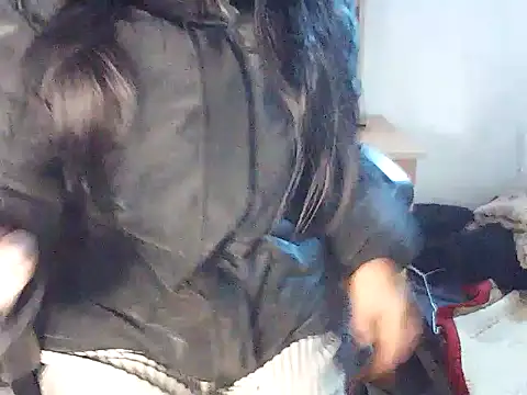 Snapshot of Haralushiaaax chatting on 01.13.26 Haralushiaaax online show from 01.13.26