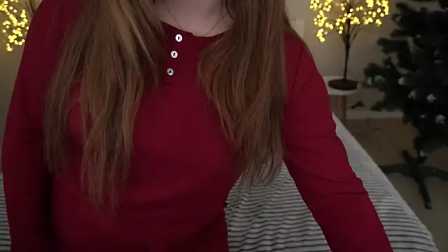 Snapshot of MagicPeachh_ chatting on 12.20.24 MagicPeachh online show from 12.20.24