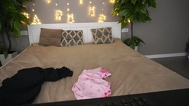 Snapshot of MagicPeachh_ chatting on 01.21.25 MagicPeachh online show from 01.21.25