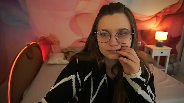 Snapshot of MagicPeachh_ chatting on 10.07.25 MagicPeachh online show from 10.07.25