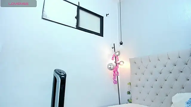 Victoria Coleman online show from 10.17.25