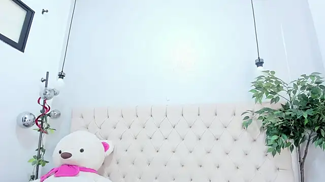 Victoria Coleman online show from 04.28.26
