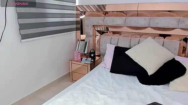 CamiiLovers online show from 02.10.25