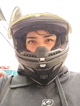 Snapshot of taaylor33 chatting on 12.18.25 taaylor33 online show from 12.18.25