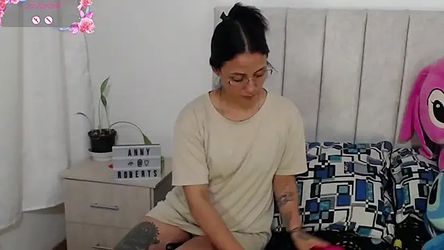 anny roberts online show from 10.18.25