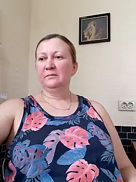 Snapshot of blondyaguar chatting on 02.06.25 blondyaguar online show from 02.06.25