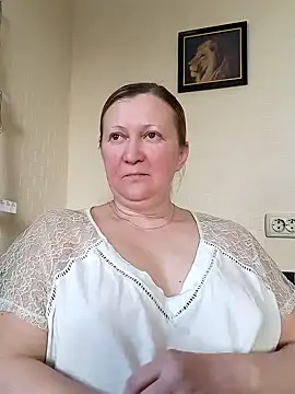 Snapshot of blondyaguar chatting on 02.21.25 blondyaguar online show from 02.21.25