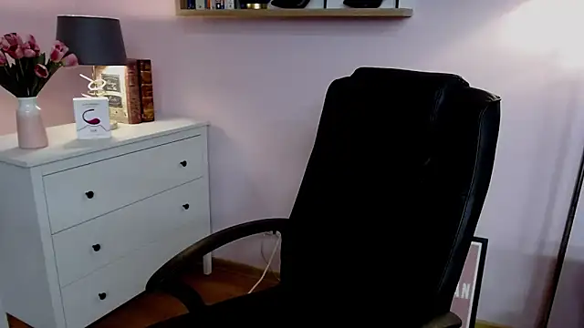 Snapshot of MadelineLust chatting on 12.28.24 MadelineLust online show from 12.28.24