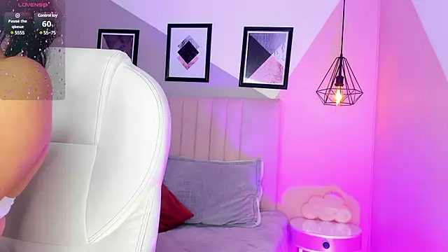 Chloe fischer  online show from 02.07.25