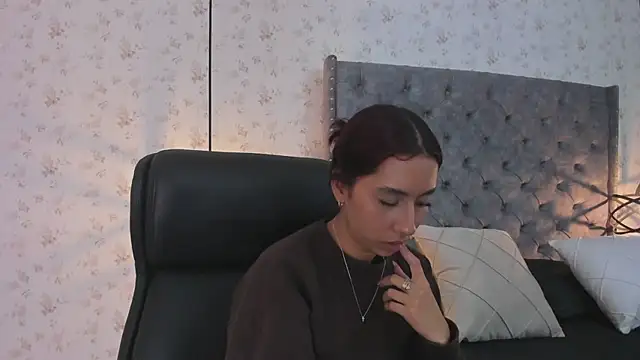 Snapshot of MissSussy chatting on 05.15.26 MissSussy online show from 05.15.26