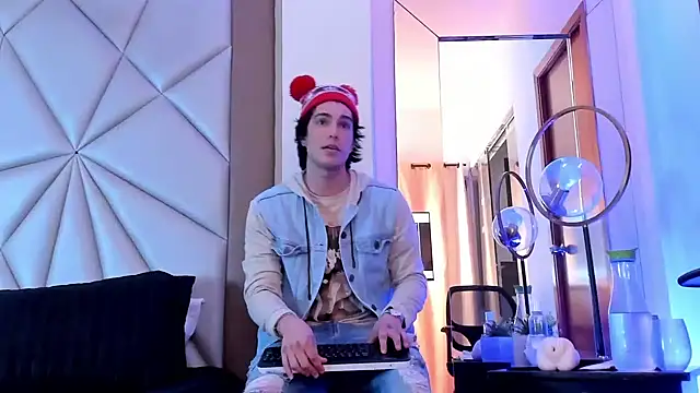 Snapshot of Karimferrer chatting on 12.23.24 Karimferrer online show from 12.23.24