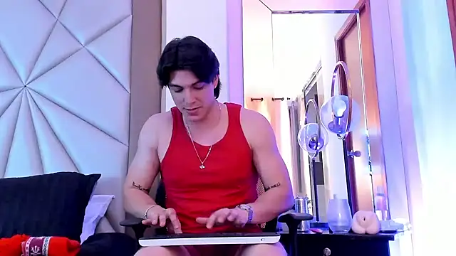 Snapshot of Karimferrer chatting on 12.24.24 Karimferrer online show from 12.24.24