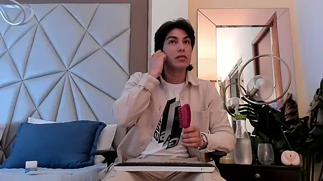 Snapshot of Karimferrer chatting on 01.07.25 Karimferrer online show from 01.07.25