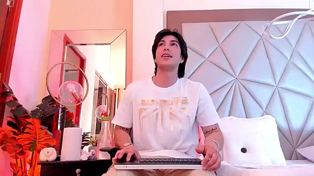 Snapshot of Karimferrer chatting on 01.14.25 Karimferrer online show from 01.14.25
