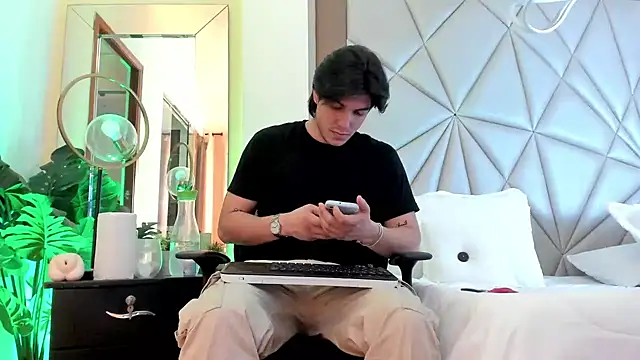 Snapshot of Karimferrer chatting on 01.14.25 Karimferrer online show from 01.14.25