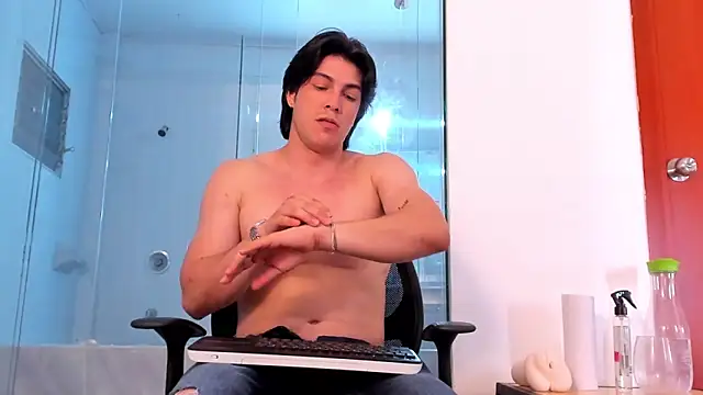 Snapshot of Karimferrer chatting on 01.21.25 Karimferrer online show from 01.21.25