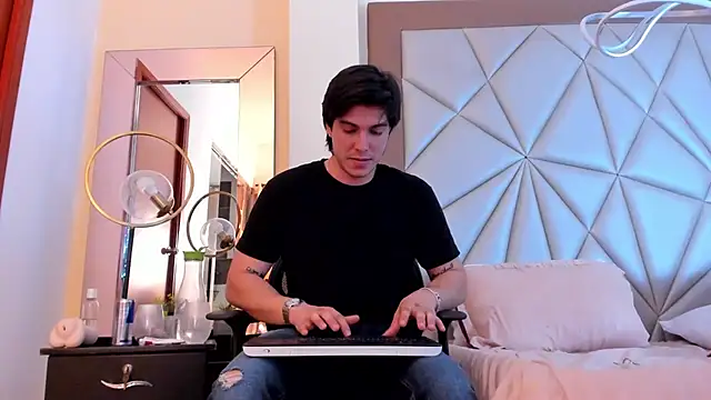 Snapshot of Karimferrer chatting on 01.25.25 Karimferrer online show from 01.25.25