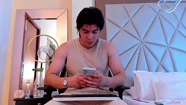 Snapshot of Karimferrer chatting on 01.28.25 Karimferrer online show from 01.28.25