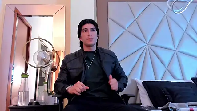 Snapshot of Karimferrer chatting on 01.30.25 Karimferrer online show from 01.30.25