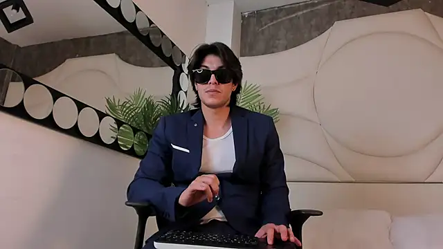 Snapshot of Karimferrer chatting on 10.04.25 Karimferrer online show from 10.04.25