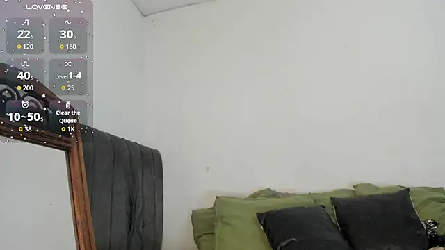 latinaStepmom online show from 09.23.25