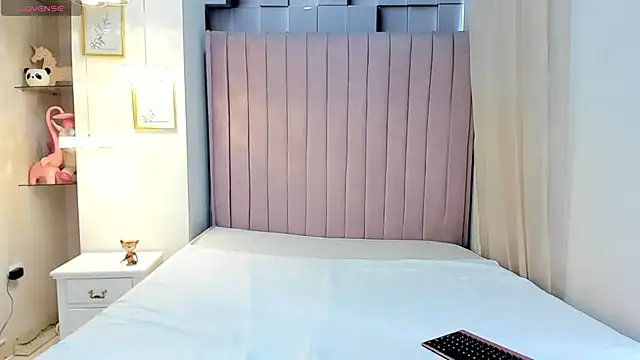 LisbethMoore  online show from 12.10.24