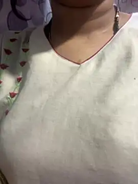 Spicy sari girl online show from 05.17.26