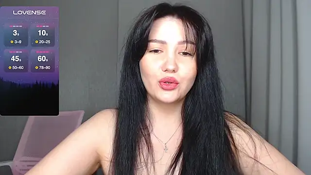 Snapshot of AlexaCruze chatting on 11.09.25 AlexaCruze online show from 11.09.25