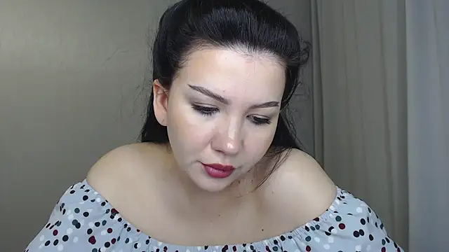 Snapshot of AlexaCruze chatting on 11.14.25 AlexaCruze online show from 11.14.25