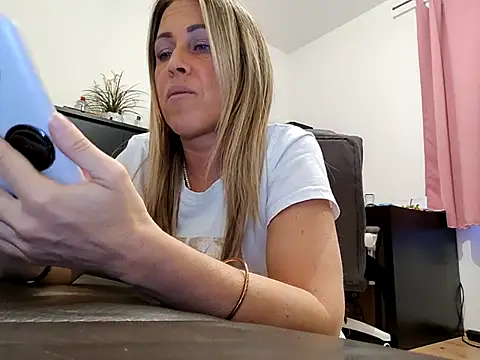 Snapshot of sweethotmilf888 chatting on 03.18.25 sweethotmilf888 online show from 03.18.25