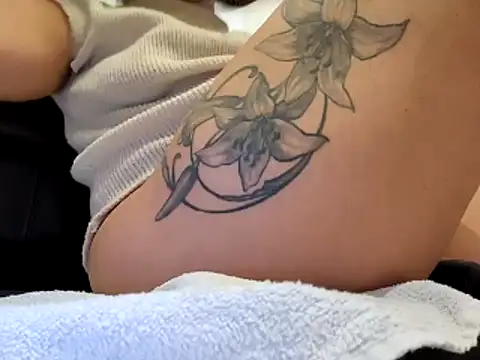 Snapshot of sweethotmilf888 chatting on 11.05.25 sweethotmilf888 online show from 11.05.25