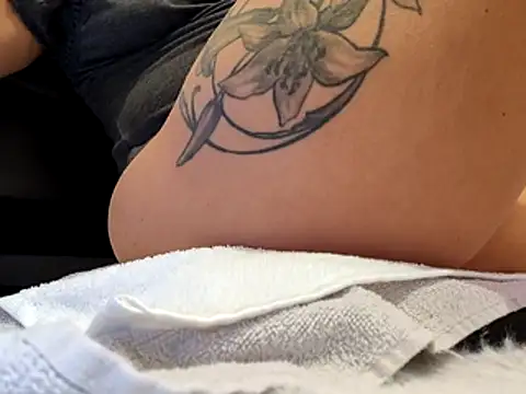 Snapshot of sweethotmilf888 chatting on 11.19.25 sweethotmilf888 online show from 11.19.25