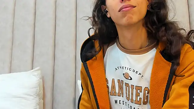 FreyaMoller online show from 02.14.25