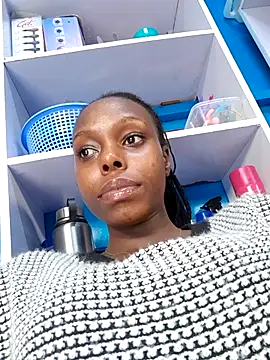 Snapshot of naughty_ebony-queen chatting on 12.21.25 naughty ebony-queen online show from 12.21.25