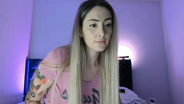 Snapshot of kimmie_meow chatting on 02.10.25 kimmie meow online show from 02.10.25
