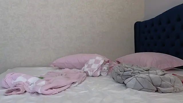Snapshot of kimmie_meow chatting on 02.14.25 kimmie meow online show from 02.14.25