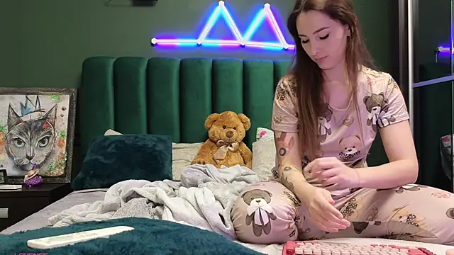 Snapshot of kimmie_meow chatting on 12.05.25 kimmie meow online show from 12.05.25