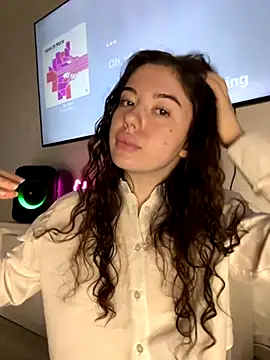 Kimi Ass online show from 10.30.25