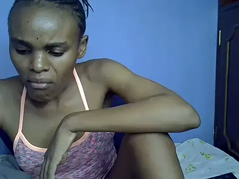 Queen petite  online show from 03.20.25