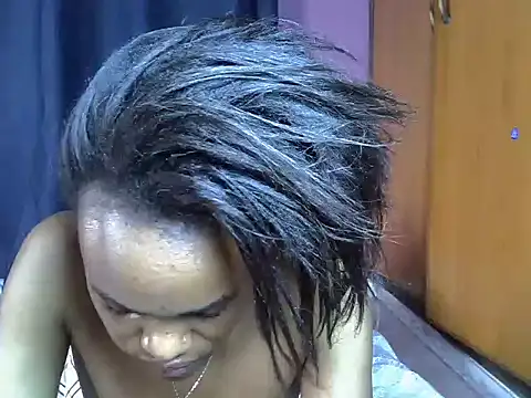 Queen petite  online show from 12.04.25