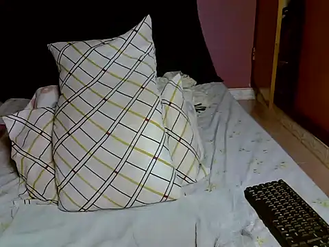 Queen petite  online show from 02.12.26