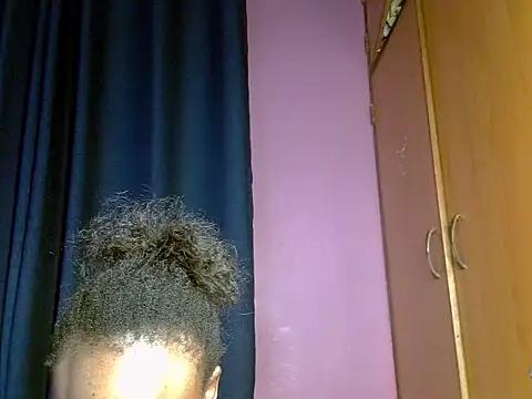 Queen petite  online show from 04.22.26