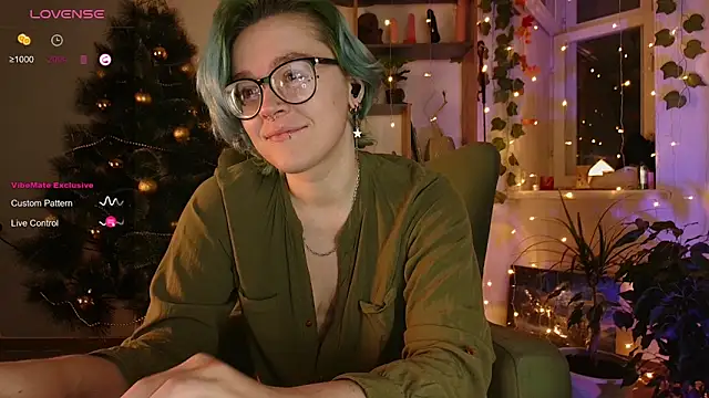 Snapshot of alisahug chatting on 12.13.24 alisahug online show from 12.13.24