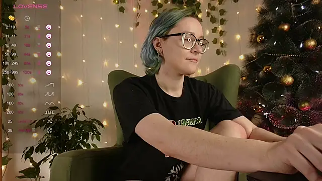 Snapshot of alisahug chatting on 12.19.24 alisahug online show from 12.19.24